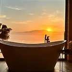 Holiday home Under Sky - з теплим басейном ,чаном-джакузі, панорамною ванною та Playstation 5 Slavske